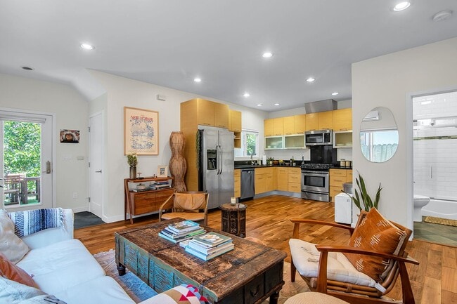 2411-2413 Ocean Ave in Los Angeles, CA - Building Photo - Building Photo