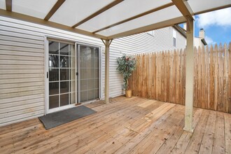 7311 Kirkdale Dr in Blacklick, OH - Foto de edificio - Building Photo