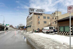 201 E Lake St in Minneapolis, MN - Building Photo