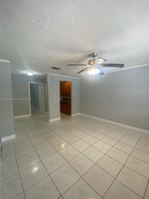 633 W 68th St in Hialeah, FL - Foto de edificio - Building Photo