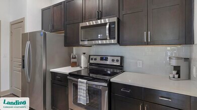 5005 Galleria Dr in Farmers Branch, TX - Building Photo - Building Photo