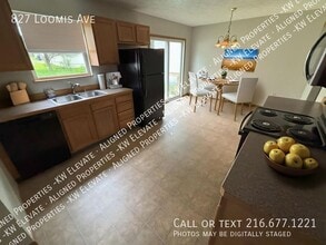 827 Loomis Ave in Cuyahoga Falls, OH - Foto de edificio - Building Photo