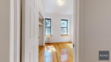 214 E 10th St in New York, NY - Building Photo - Building Photo