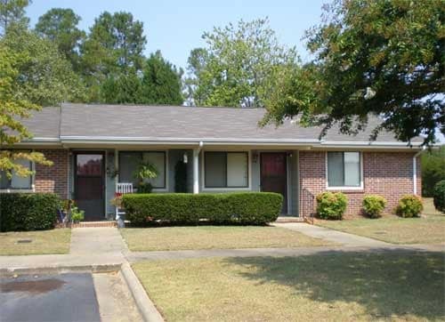 Twin Oaks Apartments in Raeford, NC - Building Photo