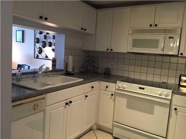 2555 Collins Ave-Unit -U#: 240A in Miami, FL - Building Photo - Building Photo