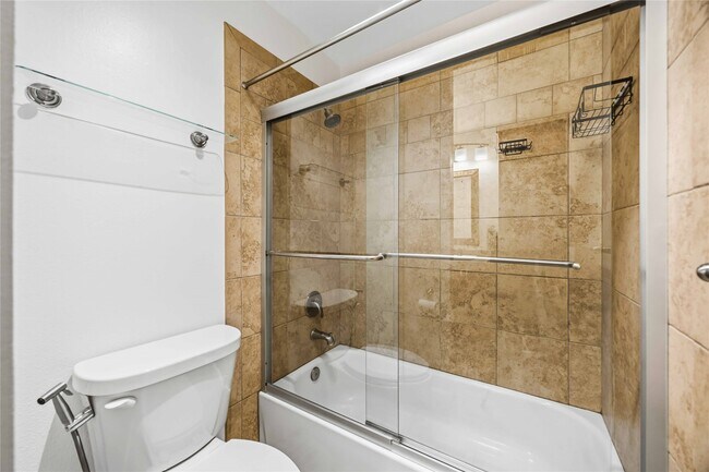 2100 Commonwealth St in Houston, TX - Foto de edificio - Building Photo