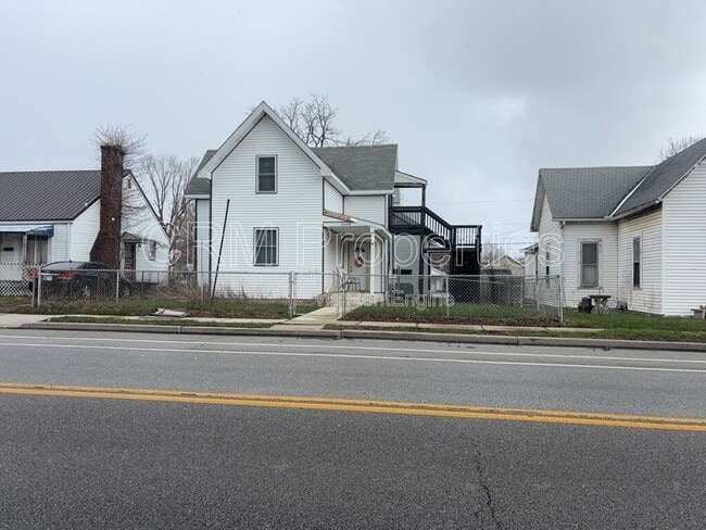 property at 1110 N Apperson Way