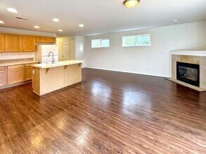 548 NE 117th Ave in Portland, OR - Building Photo - Building Photo