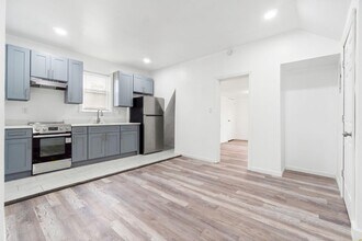 130 Elmwood Ave, Unit 3 in East Orange, NJ - Foto de edificio - Building Photo