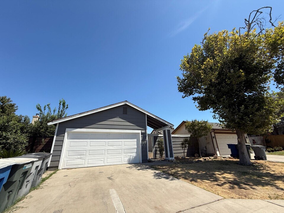3542 W Michigan Ave in Fresno, CA - Building Photo
