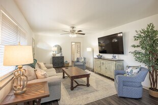 523 Pitt Moore Rd in Statesboro, GA - Building Photo