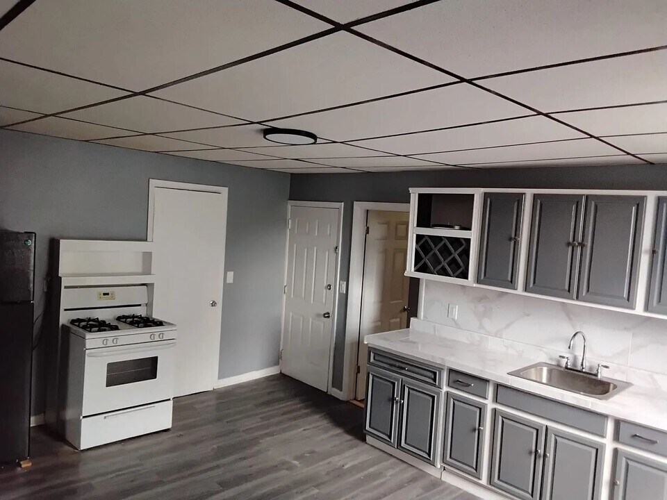 50 Welton St in Waterbury, CT - Building Photo