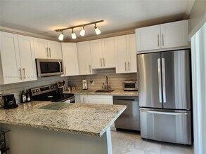 1460 Augusta Cir in Delray Beach, FL - Foto de edificio - Building Photo