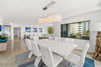 5640 Collins Ave, Unit 4d in Miami Beach, FL - Foto de edificio - Building Photo