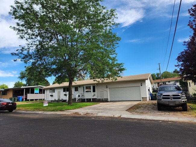 property at 4935 Chinook St