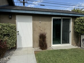 1133 W 49th St, Unit B in Los Angeles, CA - Building Photo - Building Photo