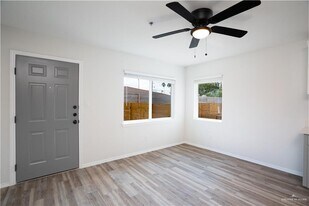 802 Redwood Ave in McAllen, TX - Building Photo