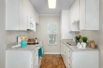 Briar Villa Apartments in Orange, CA - Building Photo - Building Photo