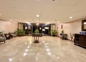 1805 Sans Souci Blvd in North Miami, FL - Foto de edificio - Building Photo