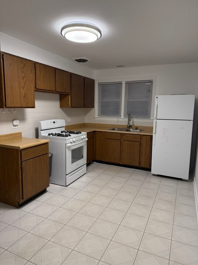 8115 Kilpatrick Ave in Skokie, IL - Building Photo - Building Photo