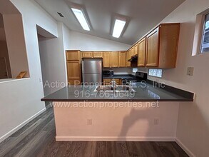 7208 Acorn Glen Loop in Roseville, CA - Building Photo - Building Photo