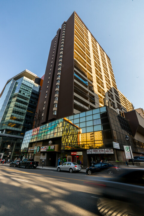 Le Chatel in Montréal, QC - Building Photo