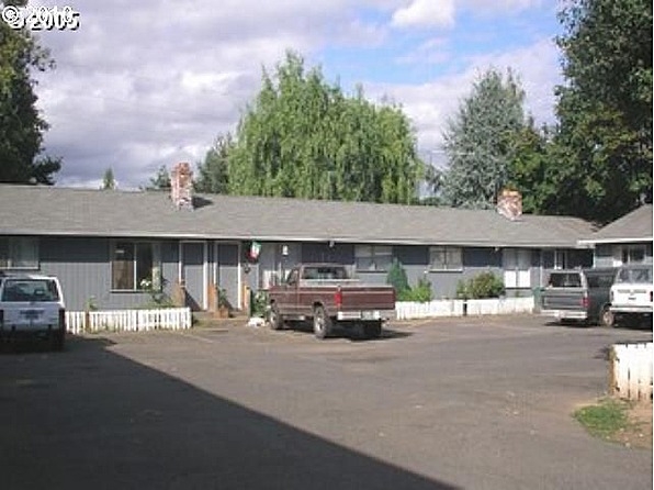 1111 SE Baseline St in Hillsboro, OR - Building Photo