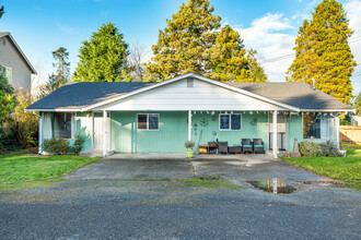 17 Fern Rd in Everett, WA - Foto de edificio - Building Photo