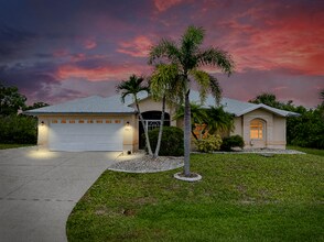 15140 Lyneburg Ave in Venice, FL - Building Photo - Building Photo