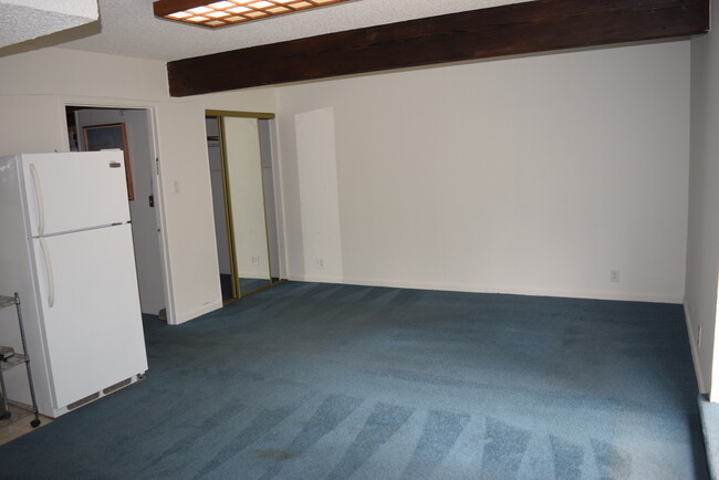 2490 Valleywood Dr in San Bruno, CA - Building Photo - Building Photo