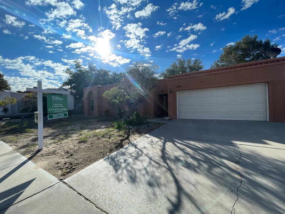 1136 Hermosillo Dr in Las Cruces, NM - Building Photo