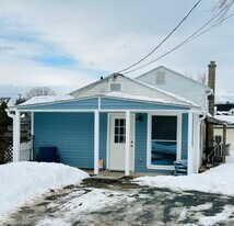 21 1st Ave in Easthampton, MA - Building Photo