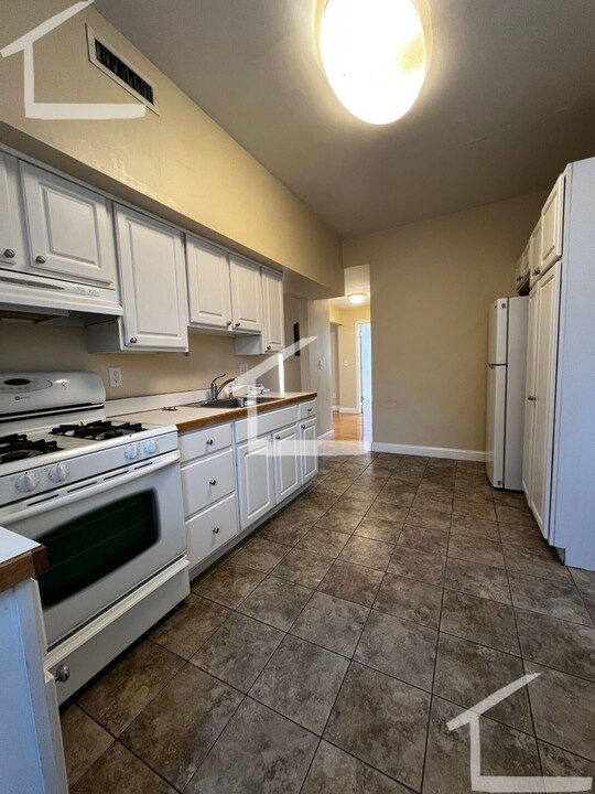 49 St Mary's St-Unit -Unit #2 in Brookline, MA - Building Photo