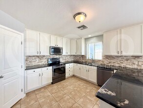 2348 N Sand Hills Ct in Casa Grande, AZ - Building Photo - Building Photo
