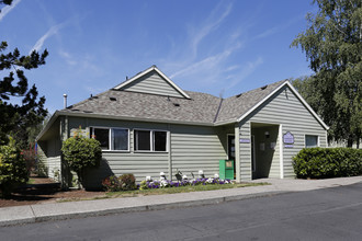 Gresham Village Square Apartments in Gresham, OR - Building Photo - Building Photo