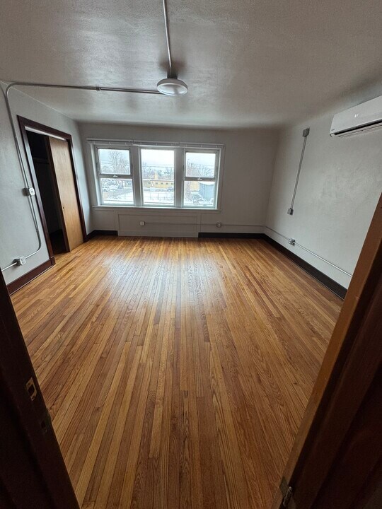 814 Clinton St, Unit UNIT B in Ottawa, IL - Foto de edificio