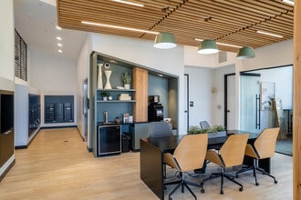 Alta Civic Station in Gresham, OR - Foto de edificio - Interior Photo