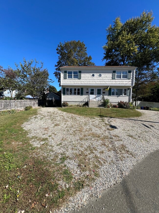 17 Locust St in Norwalk, CT - Building Photo - Building Photo