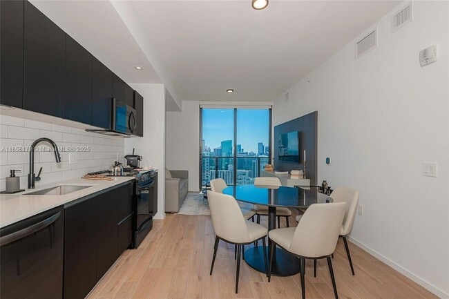 398 NE 5th St, Unit 4417 in Miami, FL - Building Photo - Building Photo