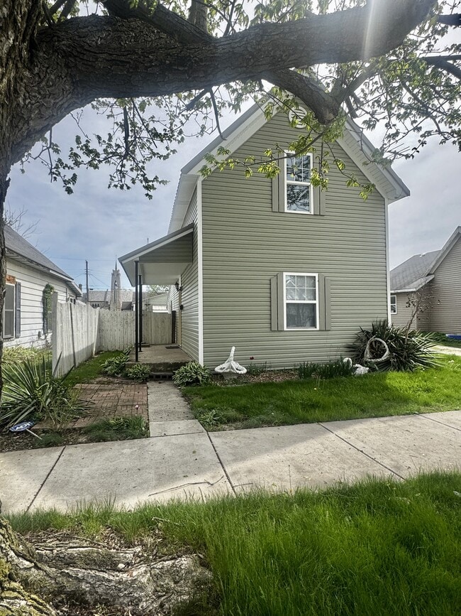 property at 904 S Bell St