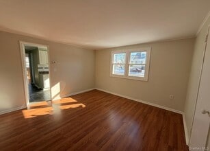 855 E Walnut St in Long Beach, NY - Building Photo - Building Photo