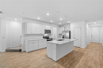 27881 Radiant Ct in Bonita Springs, FL - Building Photo - Building Photo