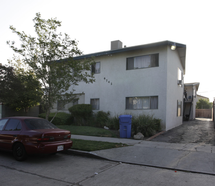 6742 Lemp Ave in North Hollywood, CA - Building Photo