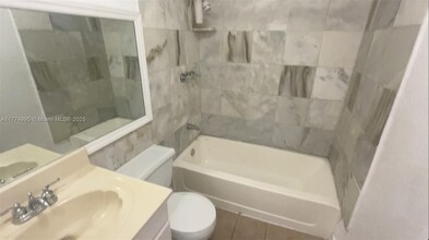 5737 Hayes St in Hollywood, FL - Foto de edificio - Building Photo