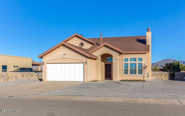 6104 Sara Suzann Ln in El Paso, TX - Building Photo - Building Photo