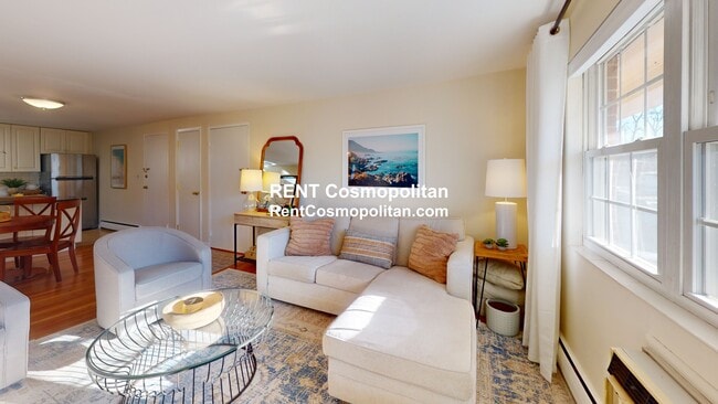 27 Arlington Rd, Unit 5 in Woburn, MA - Foto de edificio - Building Photo