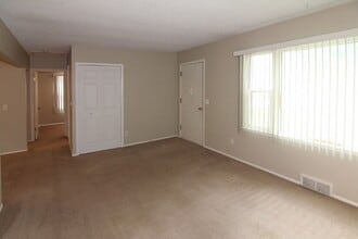 1630 Morningside Dr in Iowa City, IA - Building Photo - Building Photo