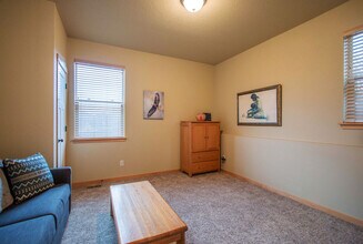 1021 Redtail Loop in Hood River, OR - Building Photo - Building Photo