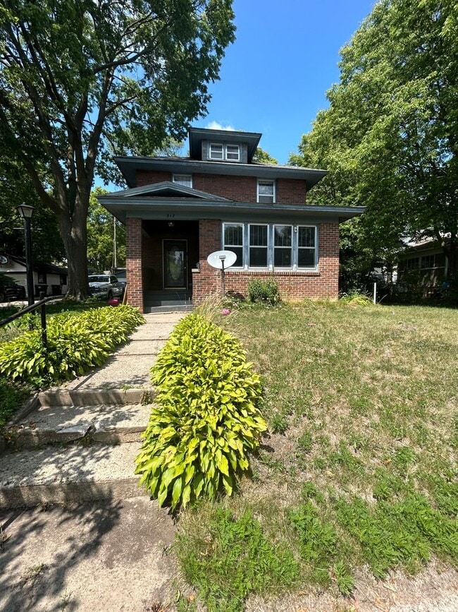 property at 312 E Main St