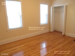 15 Sargent Ave-Unit -Apt 2 in Somerville, MA - Foto de edificio - Building Photo